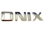 EMBLEMA GM ( ONIX ) CROMO                    08635